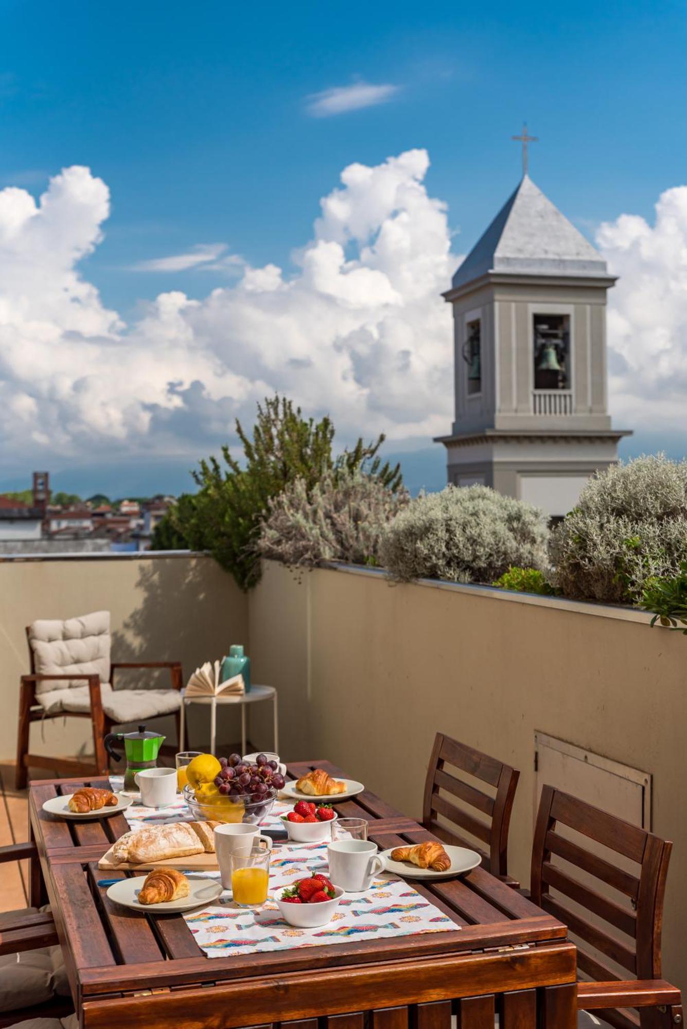 Levante Appartamento Di Pregio, Terrazza E Vista Panoramica Sul Mare E La Citta فياريجيو المظهر الخارجي الصورة